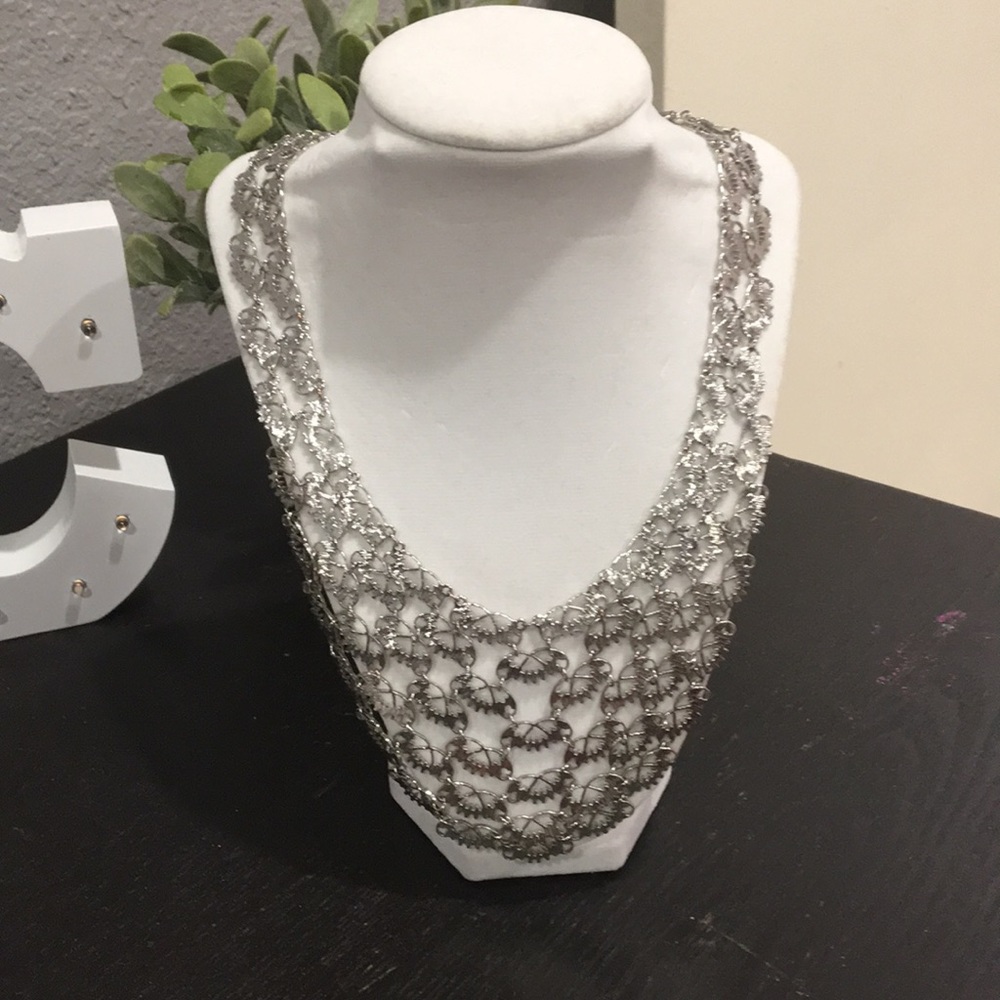 🖤 Silver necklace great condition used once